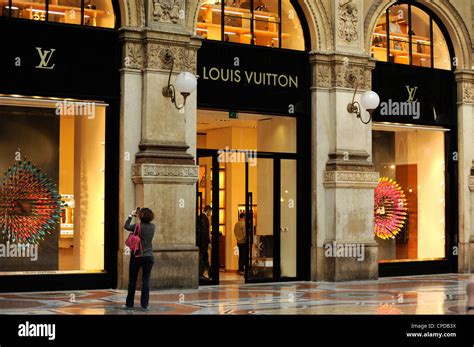 louis vuitton vintage milano|louis vuitton milan italy locations.